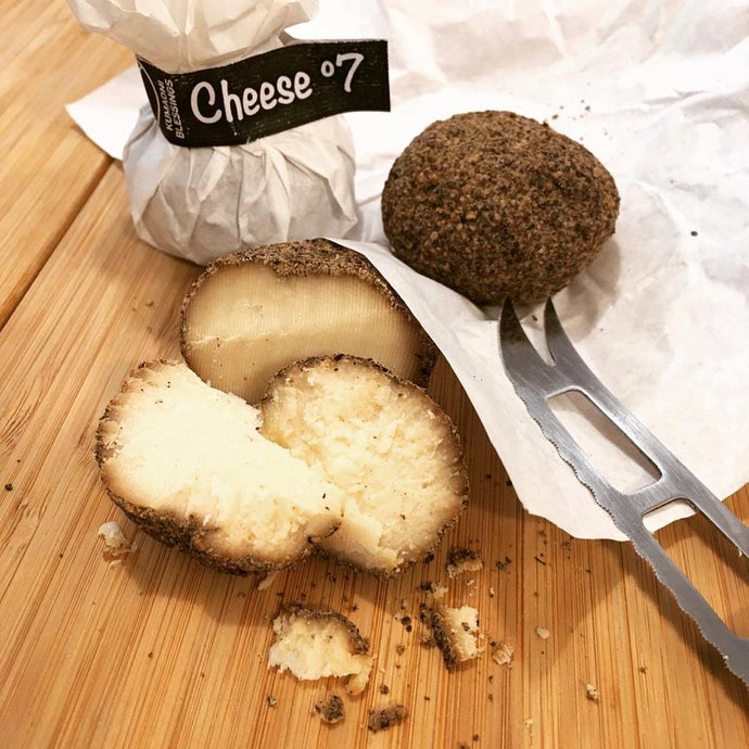 Cheese º7-Pepper Crusted