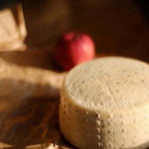 Formaggio º8T - Natural Rind Cheese with Truffle Mushroom